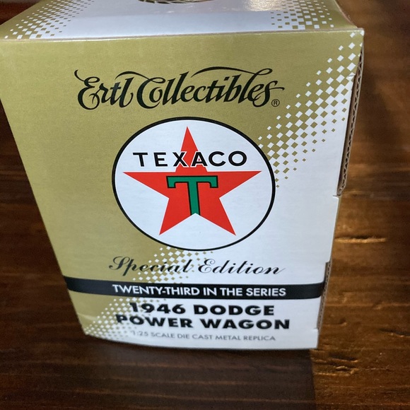 COPY - Ertl 1946 Dodge Power Wagon - Picture 2 of 3